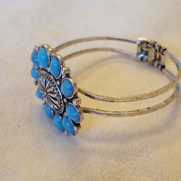 Turquoise flower bracelet - Picture 8 of 11
